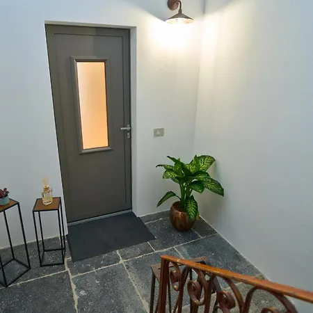 Casa Leo アルジェーニョ
